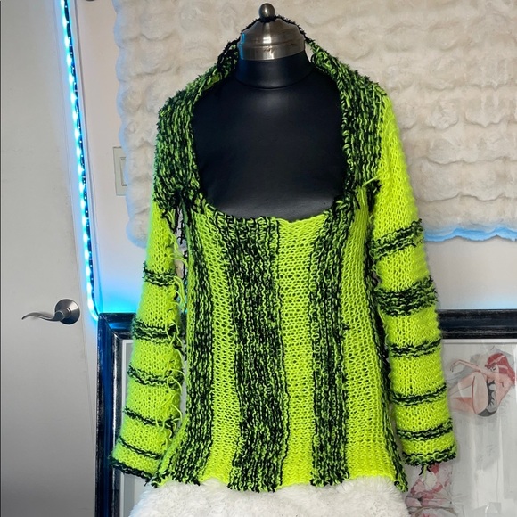 HANDCRAFTED Vibrant Green and Black Women's Sweater polyester wool blend NWT - Picture 1 of 15